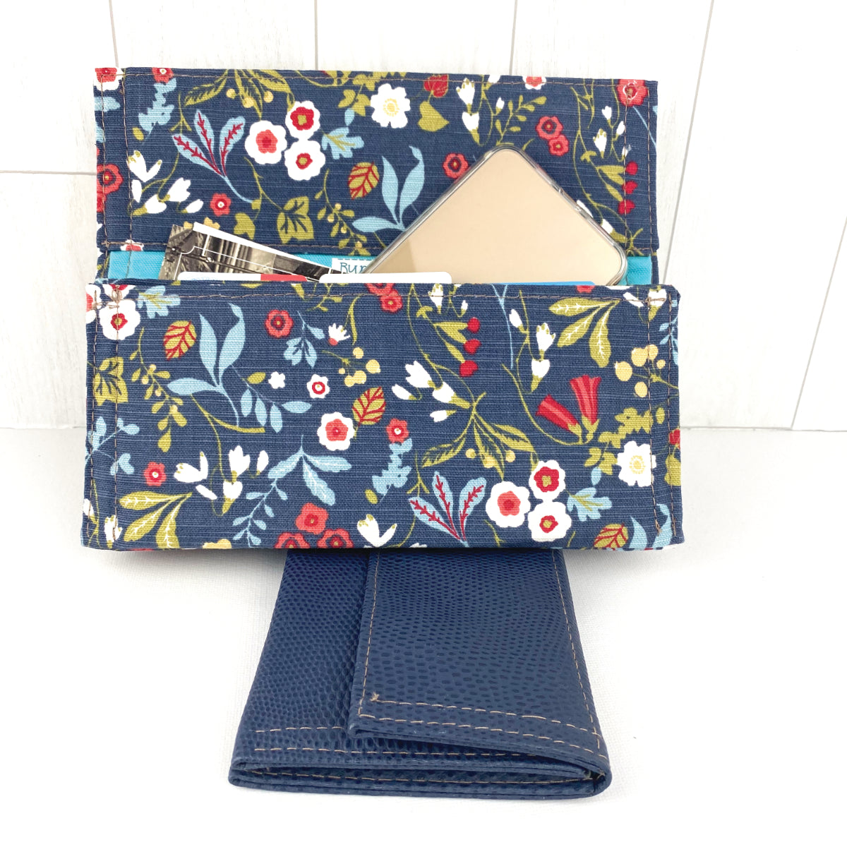 Clary Single Wallets with iPhone